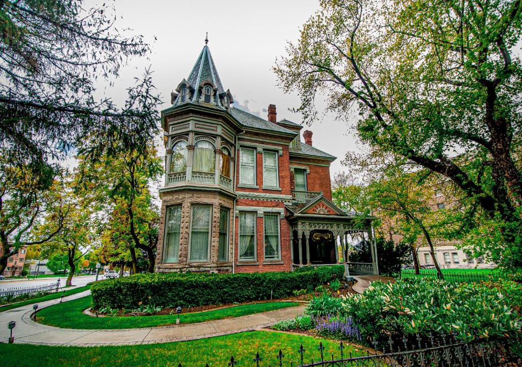 Downtown Salt Lake City Hotel | The Anniversary Inn - South Temple
