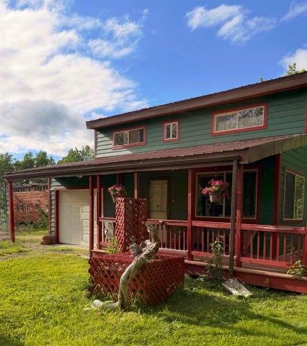 East Glacier Park House | The Aspen Art House - 3 bed by Glacier Natl. Park