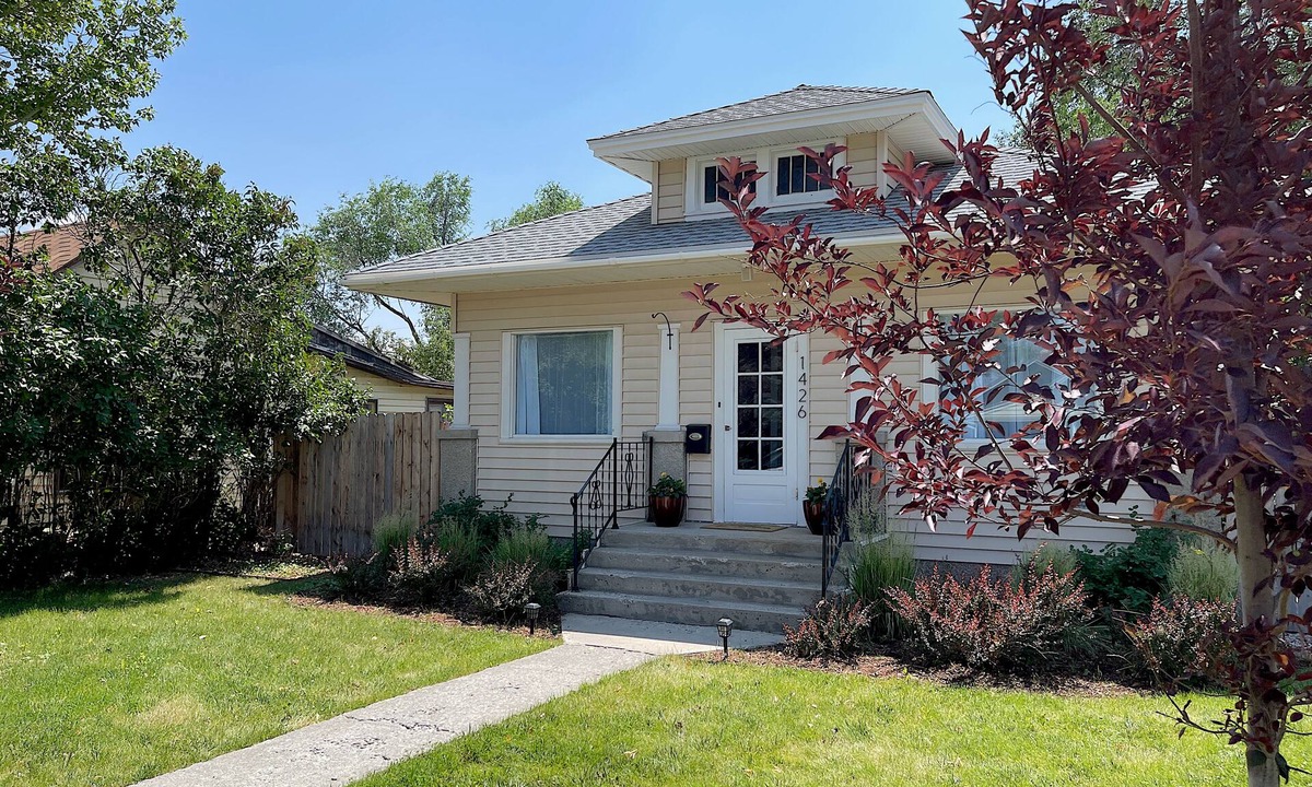 Cody House | The Buckaroo- walk to historic downtown Cody, dog friendly!