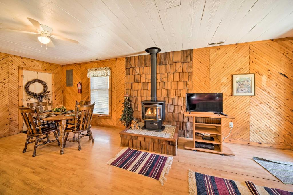 Bellevue Apartment | 'The Burgundy Cabin' Iowa Retreat: Pond & Fire Pit