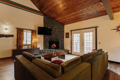 Big Bear Lake Cabin | The Burgundy