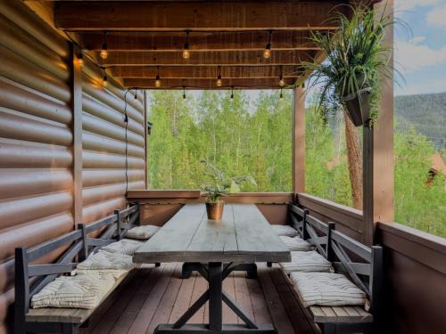 Grand Lake House | The Carriage House Walk to River Lake In Town