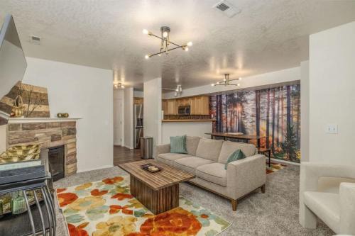 Post Falls House | The Corbin Park Cozy Corner- Post Falls Modern Townhome