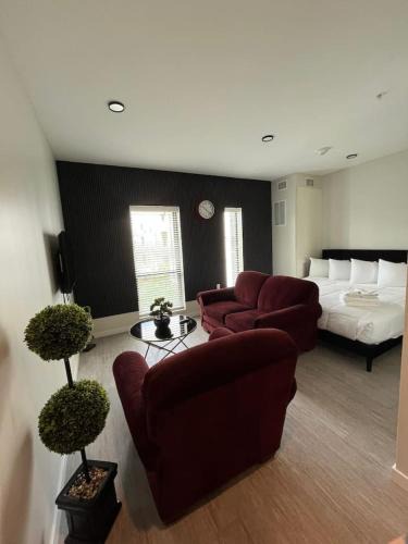 Downtown Des Moines House | The Cozy Red Velvet Studio