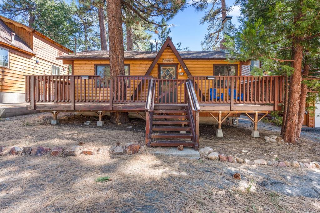 Big Bear Lake House | The Cuddle Inn - True feeling of a great cabin! Beautiful and homey! Walking distance to the lake!