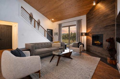 Big Sky House | The Drift at Firelight - Private Hot Tub - Walk to Town Center