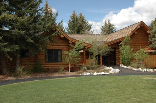 Moran Resort | The Hatchet Resort
