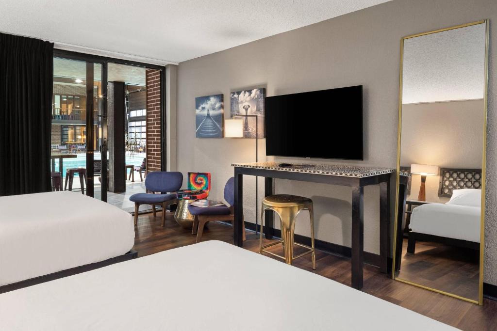 Iowa City Hotel | The Highlander Hotel, Ascend Hotel Collection