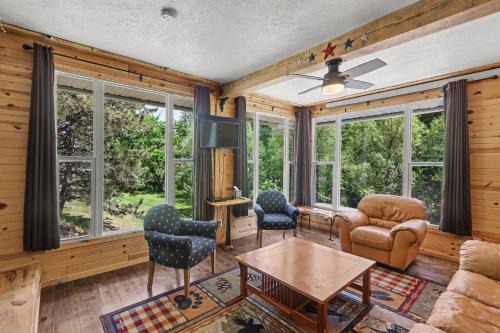 Keystone House | The Hill View Suite at Ten Stone Lodge
