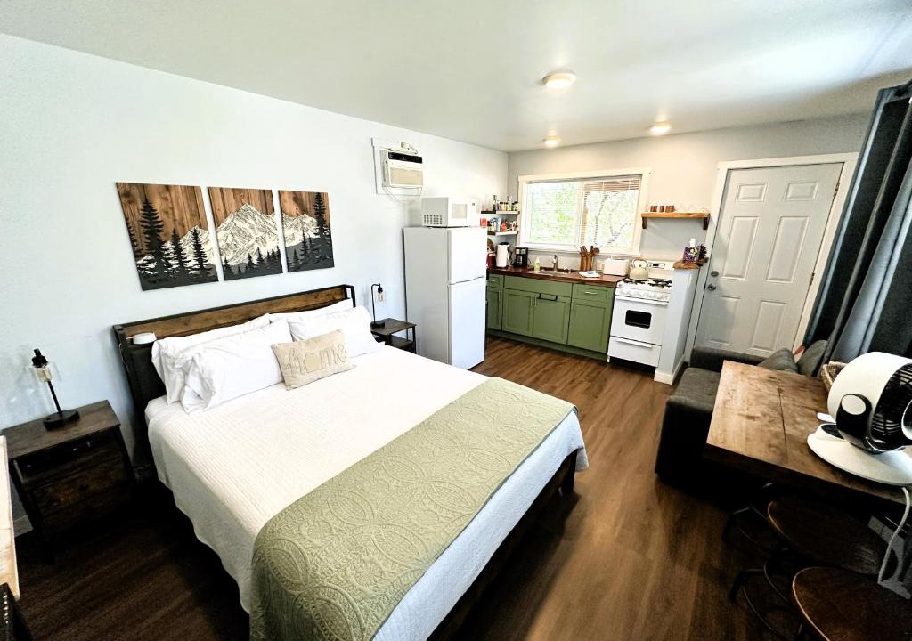 Three Rivers House | The Hut at Deer Hollow