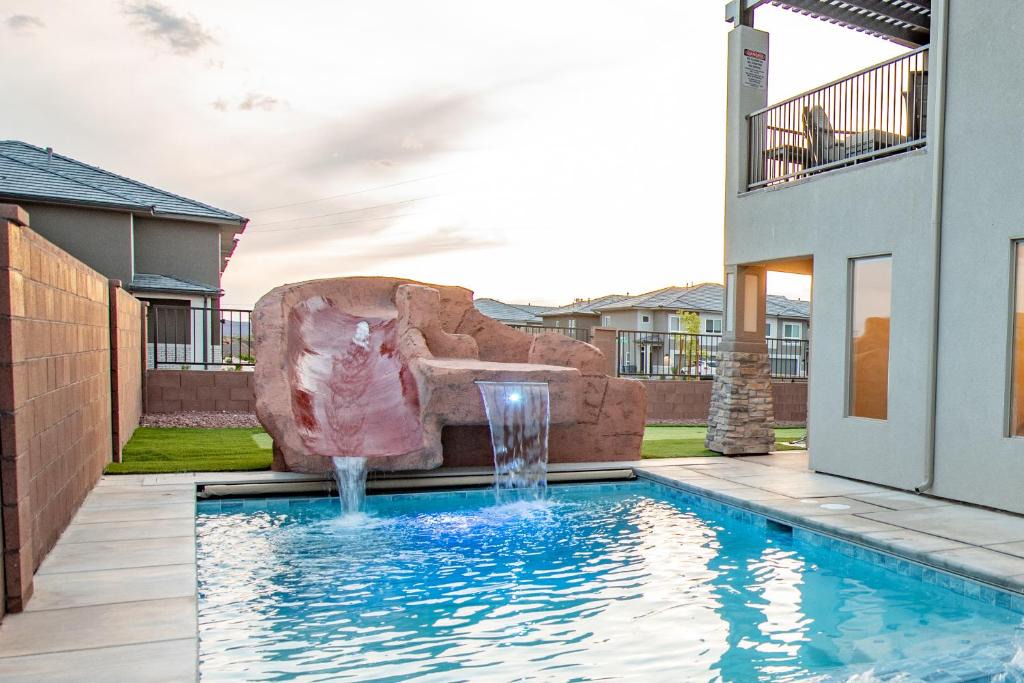 Hurricane House | The Pad Spacious Luxury Retreat Sleeps 23, Private Pool, Spa, Game Room and More