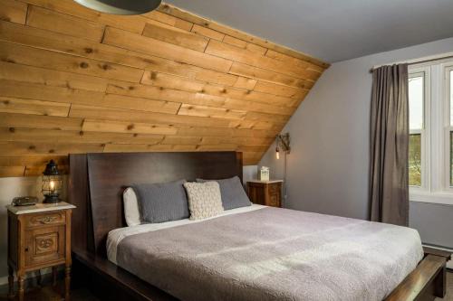 Five Points Bed & Breakfast | The Park Room - Queen Anne Bed & Breakfast