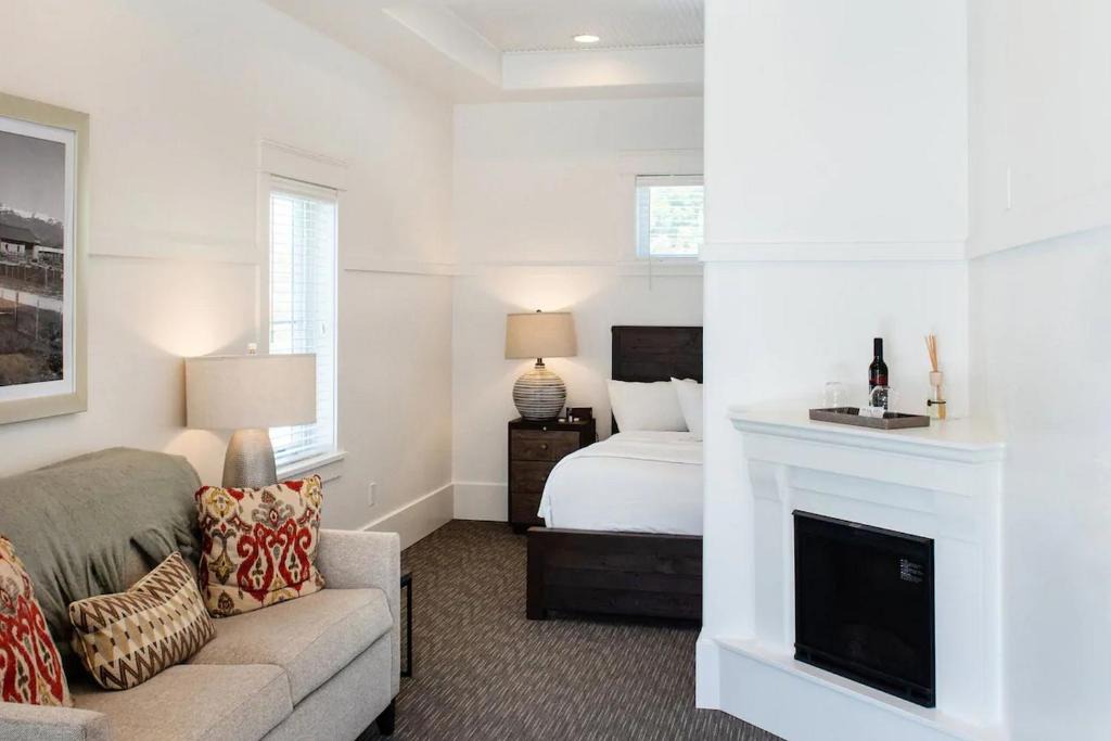 Three Forks Hotel | The Sacajawea Hotel