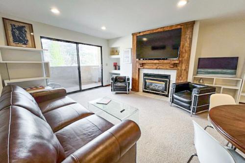 Avon Apartment | The Seasons at Avon 208