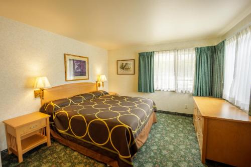 Snoqualmie Pass Hotel | The Summit Inn
