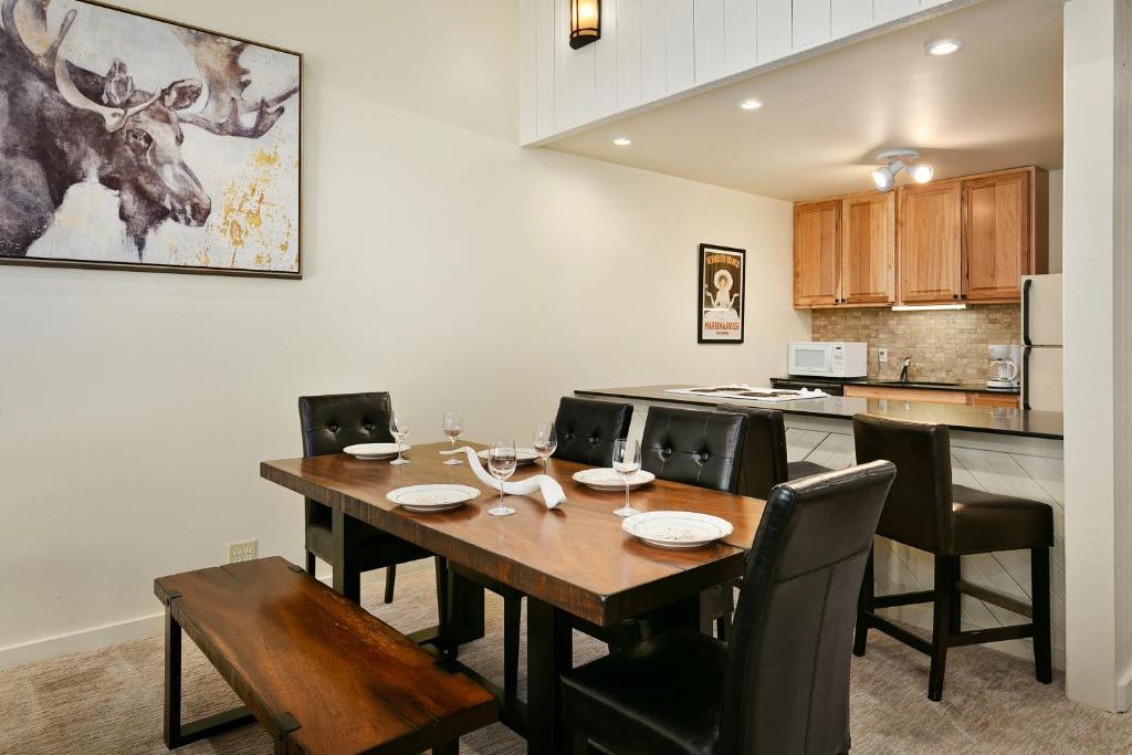 North Park City Apartment | Three Kings by White Pines