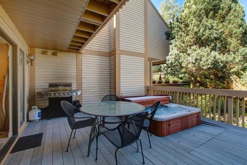 Park Meadows House | Three-story townhome with private hot tub gas fireplace decks