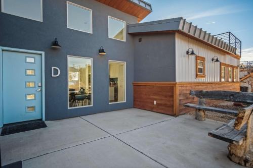Kanab House | Timber & Tin D 2Bed 2Bath w Pool & Rooftop Deck