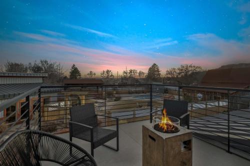 Kanab House | Timber & Tin G 2Bed 2Bath w Pool & Rooftop Deck