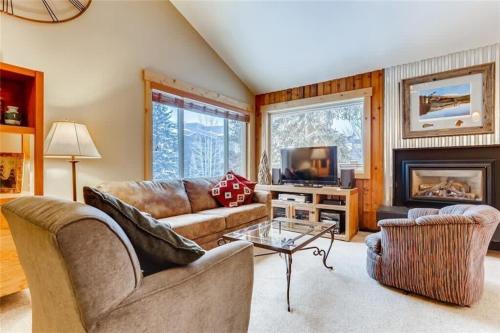 Peak 9 House | Timbernest Condo - 2 BDR Walk to Downtown & Lift