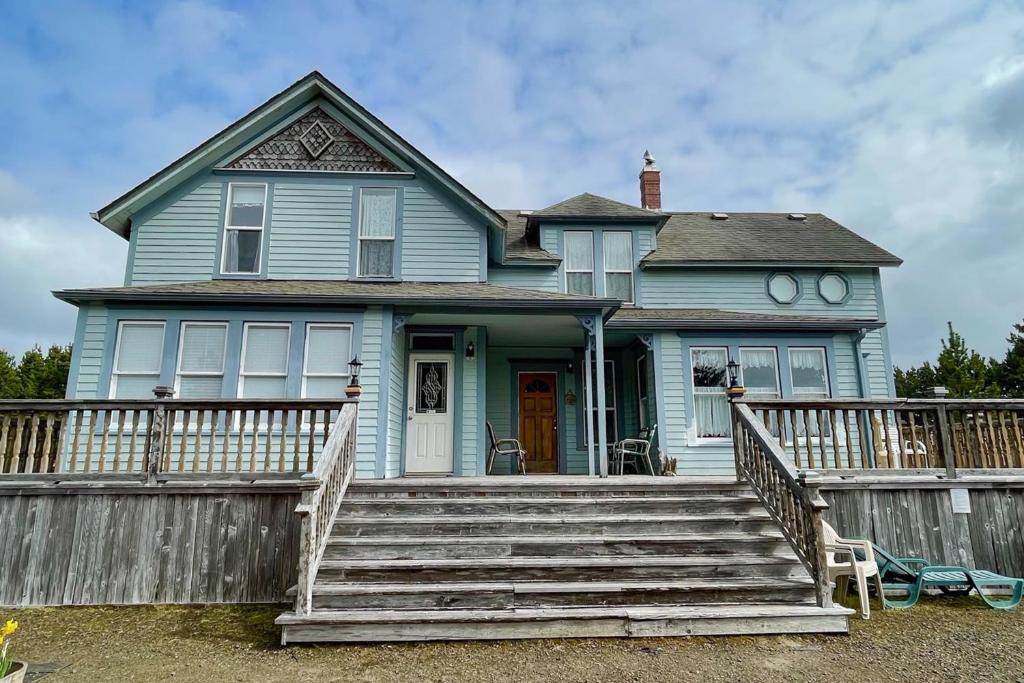 Long Beach House | Tinker House and Tinker House Cottage