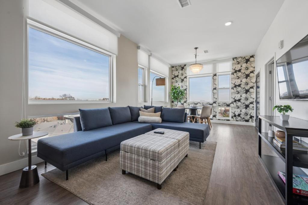 Highland House | Top Floor | 1BR Corner Loft | LoHi Denver | Dog-Friendly
