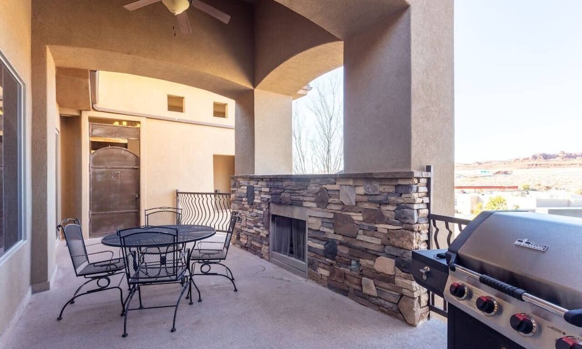 St. George Condo | Top Floor Grotto Condo l Balcony, Jacuzzi, Fireplace