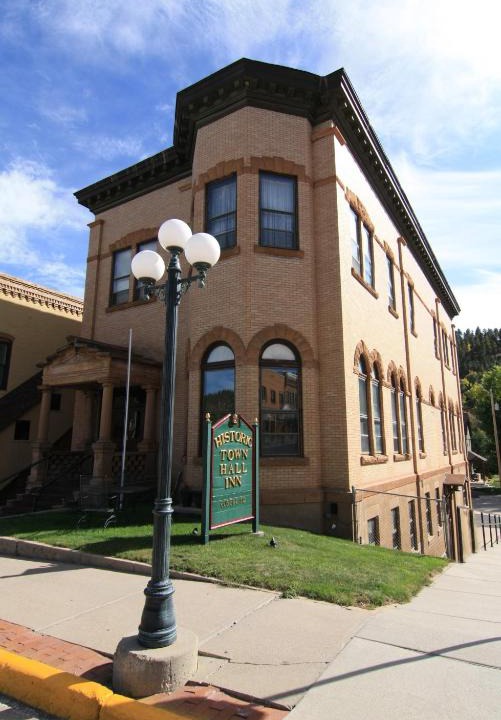 Deadwood Hotel | Town Hall Inn