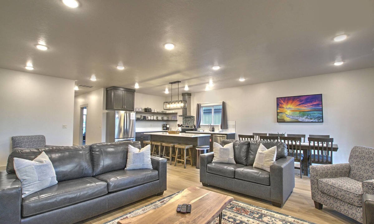 Garden City House | Townhome 26 at Waterdance - Sleeps 16, 4 Bed-4.5 Bath with shared outdoor pool