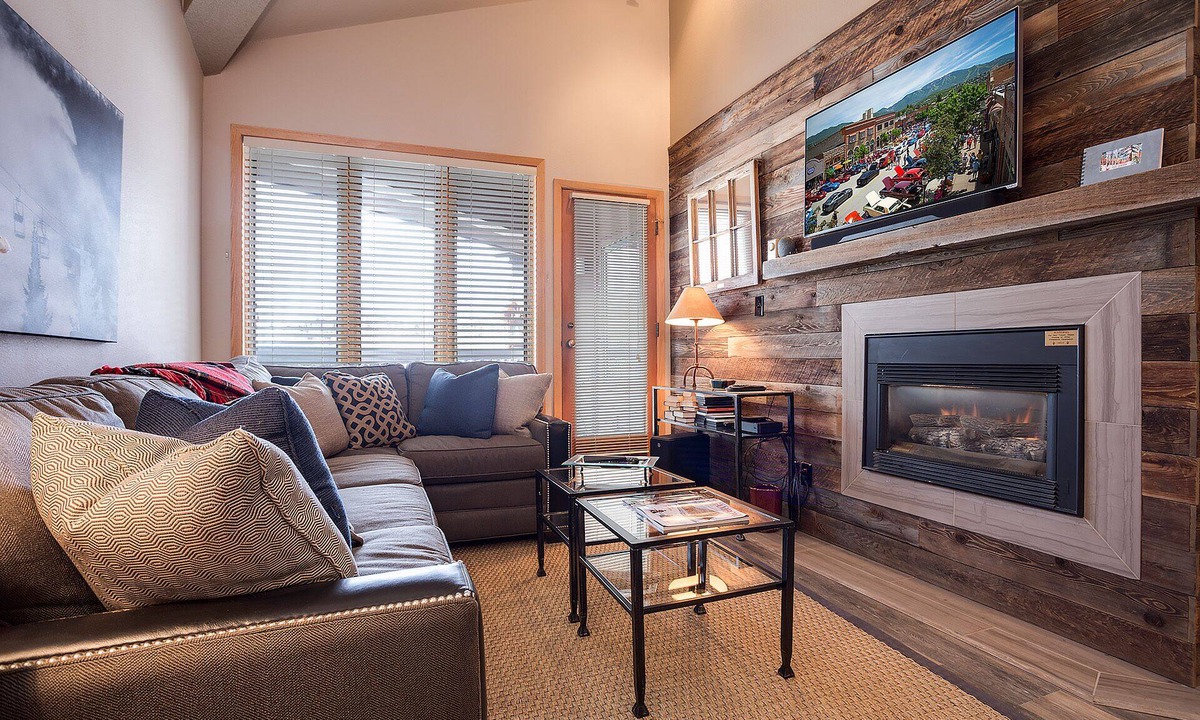 Steamboat Springs Condo | TR1302 | Nicely Updated Condo | Ski Lockers | A/C | 10 Hot Tubs
