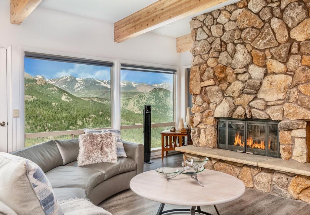 Windcliff Estates Apartment | Trails End Vacation Home at Windcliff