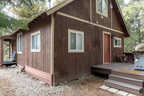 Island Park House | Tranquil Cabin with Amazing Views from the Incredible Deck, the Perfect Base for your Island Park Adventures in Idaho