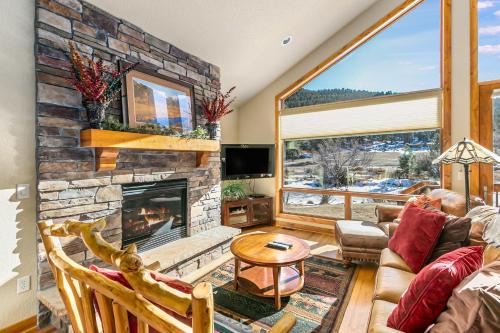 Estes Park House | Tranquility On The River Three - EV #6042 townhouse