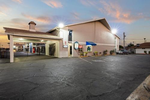 Alhambra Hotel | Travel Inn