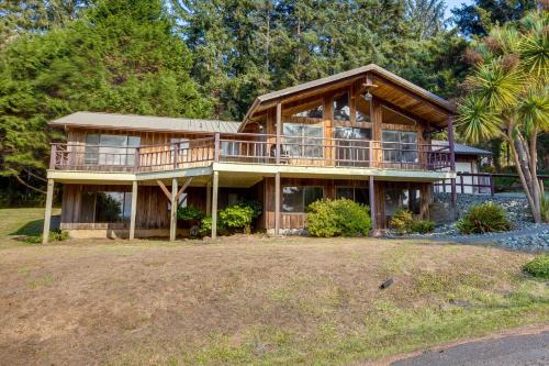 Gold Beach House | Tree-Lined Gold Beach Retreat w/Multiple Decks!