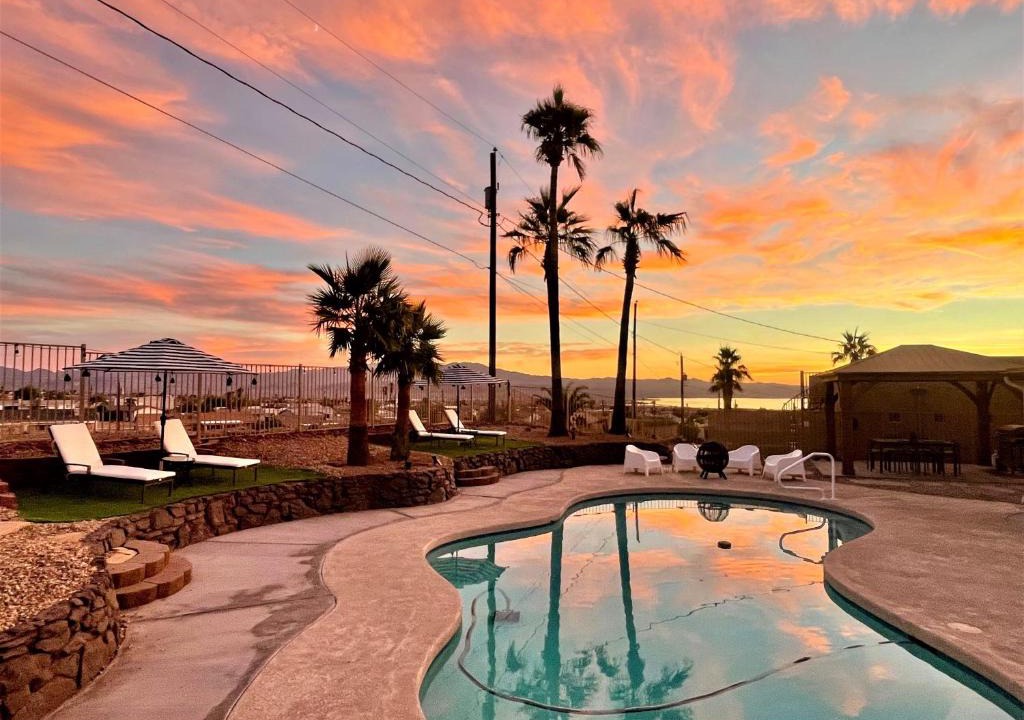 Lake Havasu City House | Trendy Desert Getaway Pool, Spa, Game Room