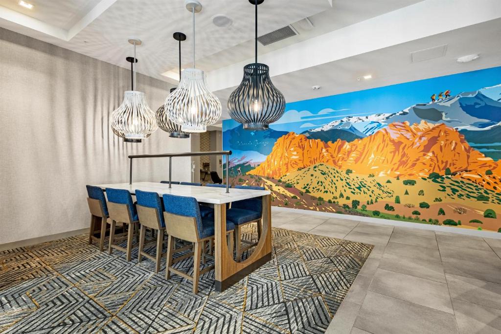 Southeast Colorado Springs Hotel | Tru By Hilton Colorado Springs Airport