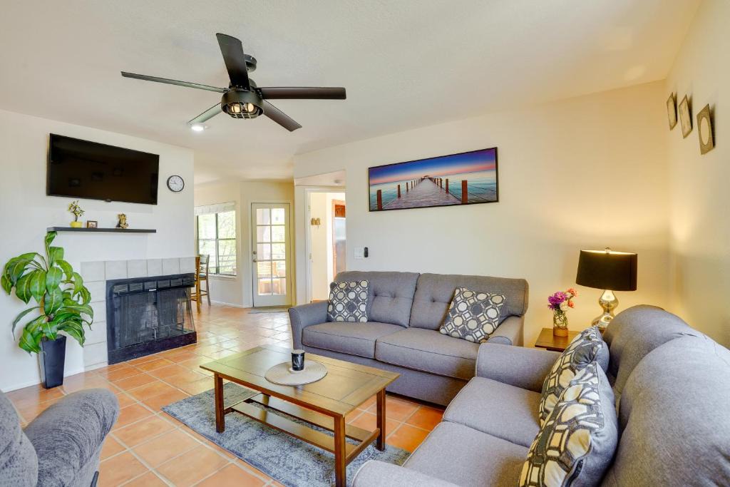 Tucson House | Tucson Oasis: Heated Pool, Tennis Court, Hiking!
