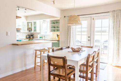 Northeast Colorado Springs House | Turquoise Door, Spacious Duplex, 3 Kings near AFA