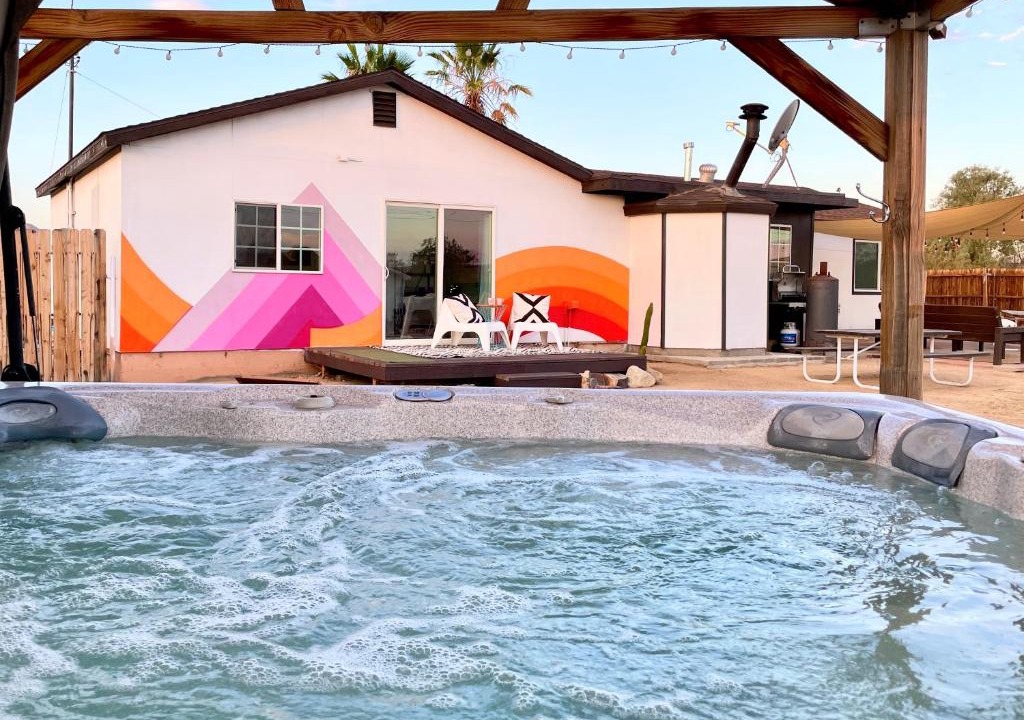 Joshua Tree House | Twin Palms Desert Getaway - Jacuzzi, Fire pit, Meditation room & more