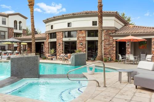 Glendale Sports and Entertainment District Apartment | TWO CozySuites Glendale by the stadium with pool 4 & 18