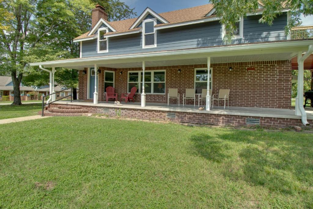 Cotter House | Unique Cotter Getaway w/Deck & Outdoor Dining!