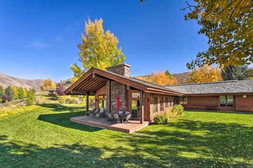 Sun Valley House | Unique Mountain Escape w/2 Decks < 2 Mi to Skiing