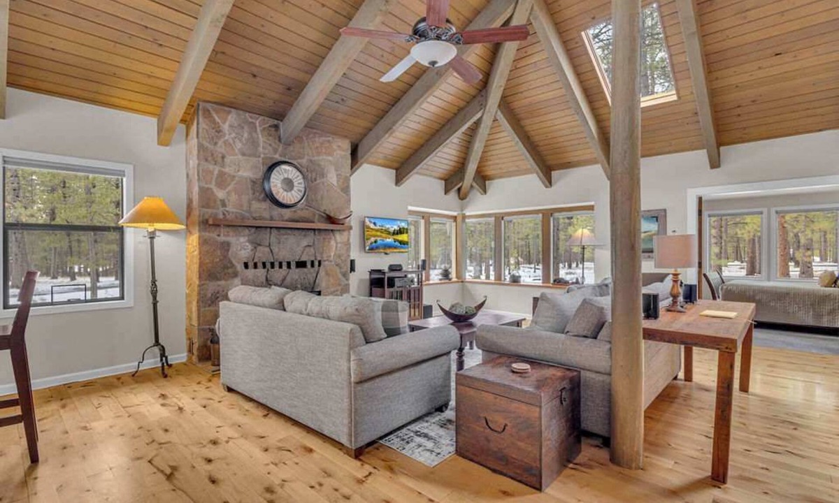 Sunriver House | Unique spacious cabin with private deck, hot tub!