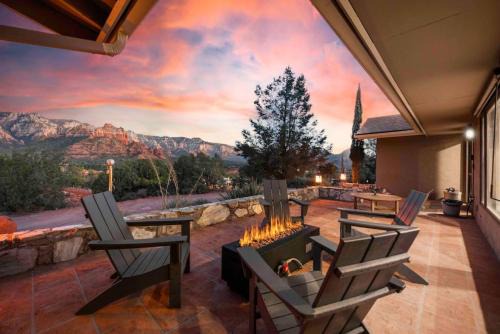 Uptown Sedona House | Unrivaled views Large uptown home wIth SwimSpa and Sauna