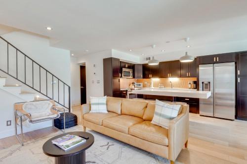 Palm Desert House | Unwind Poolside, Walk to El Paseo: Desert Oasis!