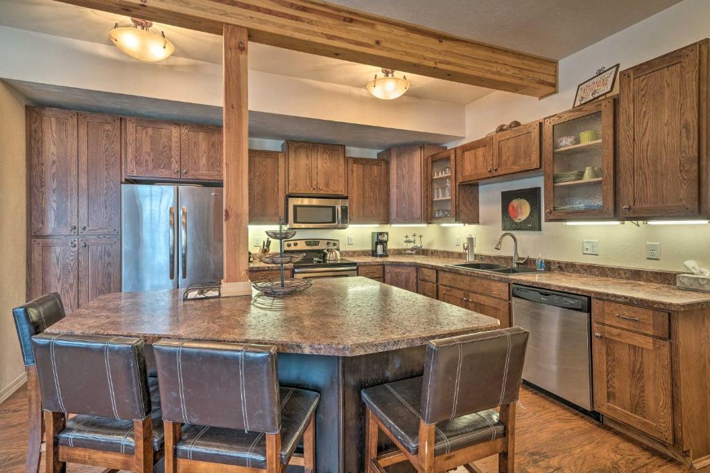 Red Lodge House | Updated Townhome w/Hot Tub - Walk to Downtown!