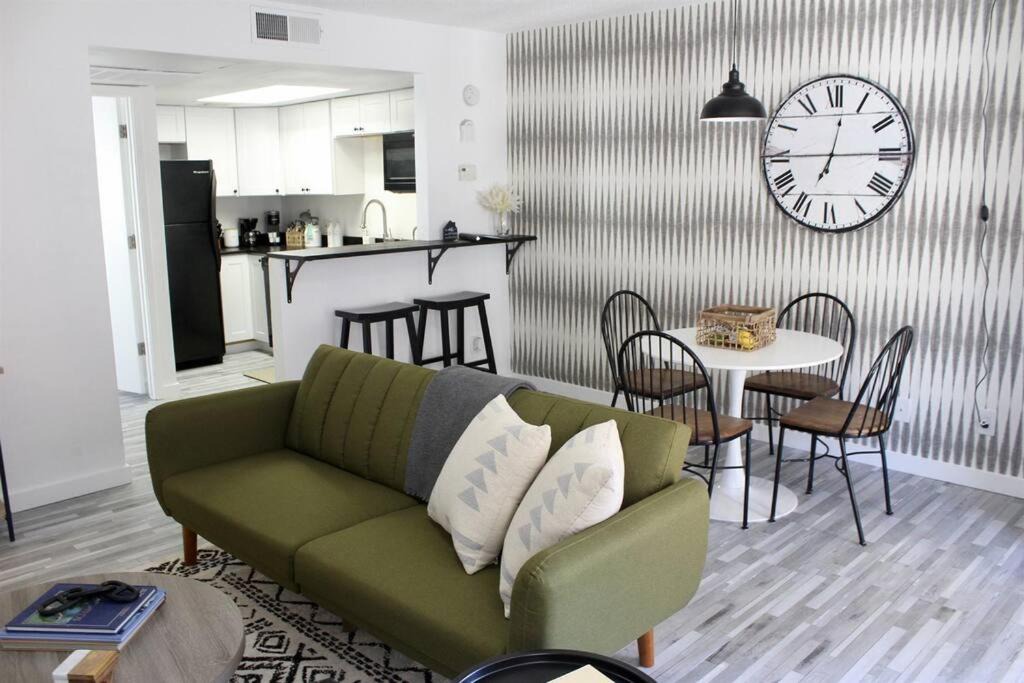 Riverside Apartment | Upgraded Condo Close to All the Tempe Action