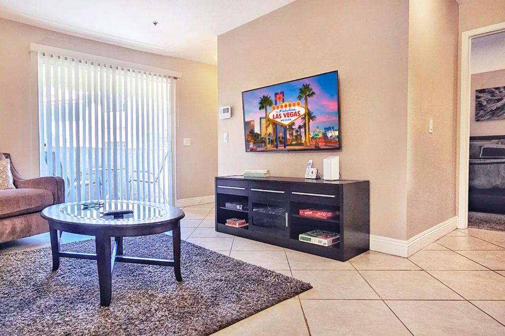 Las Vegas Apartment | Upgraded Vegas Oasis! Heated Pool, Hot Tub, Gym!