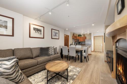 Winter Park Apartment | Upgraded Zephyr Mountain Lodge Condo with Continental Divide Views Close to Mountain condo